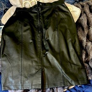 Green Knee-Length Pencil Skirt with Slit